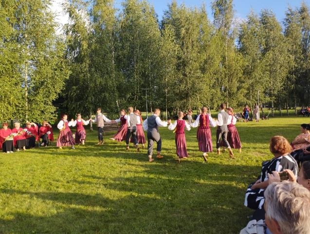 Maļinovas pagasta saieta nama JDK "Druvāni". Uzstāšanās pasākumā "Vasaras balle" pie Maļinovas SN atpūtas laukumā.